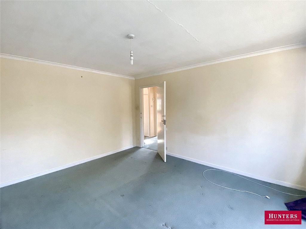 Property photo 3 of 8 Picture No. 32