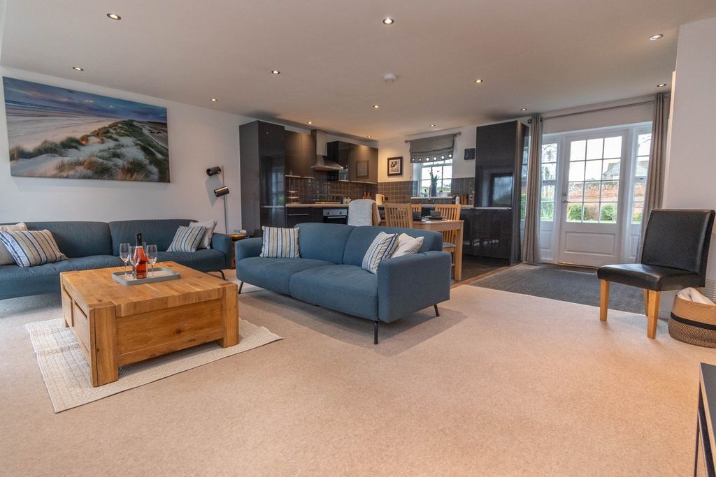 Property photo 2 of 21