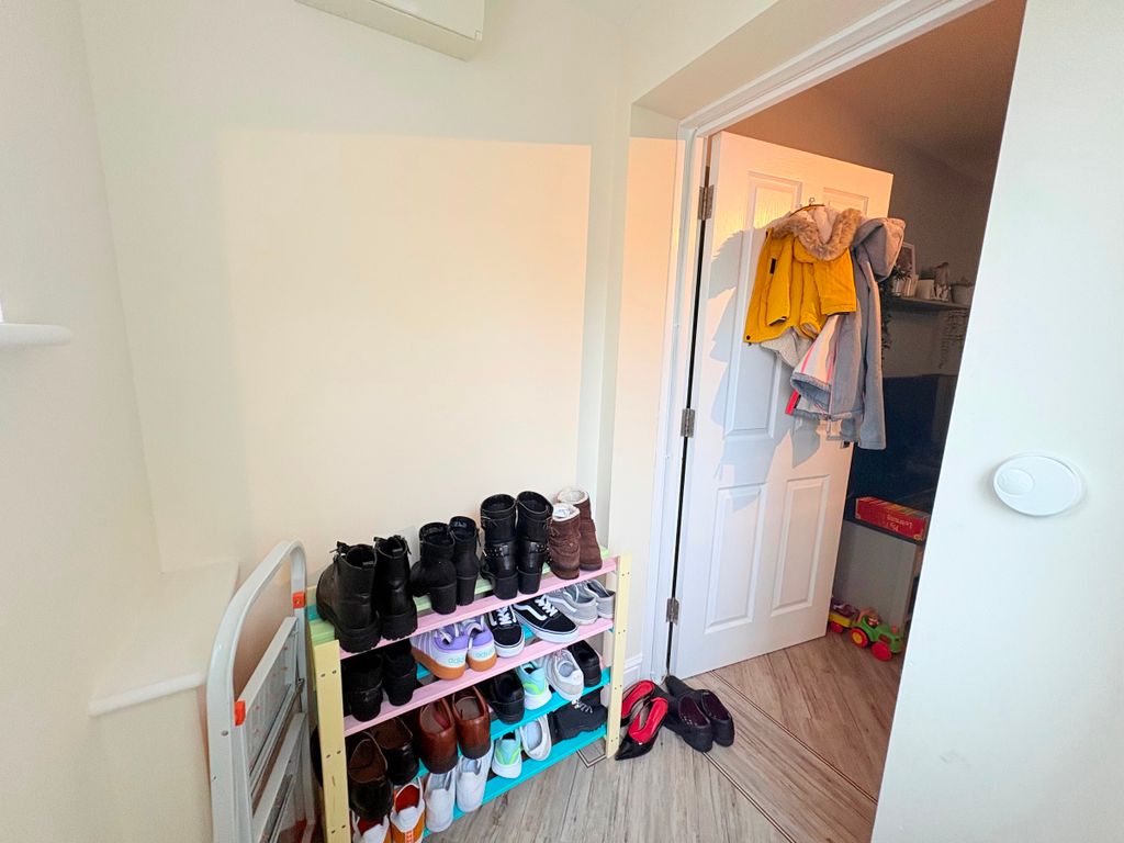 Property photo 2 of 27