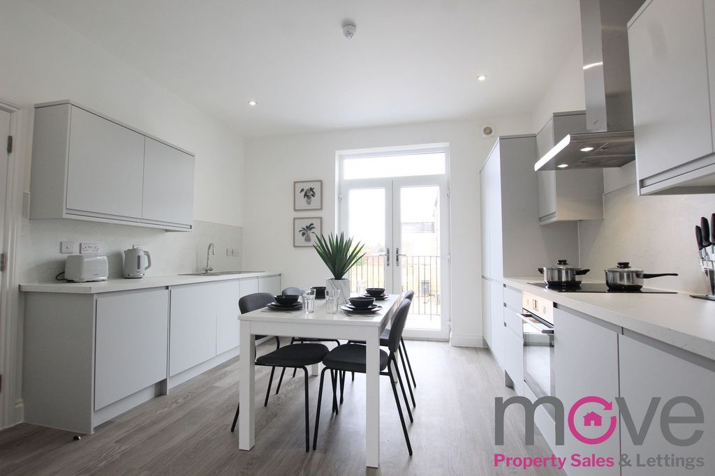 Property photo 3 of 6 Photo 7