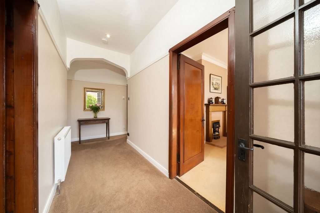 Property photo 2 of 33 Photo 12