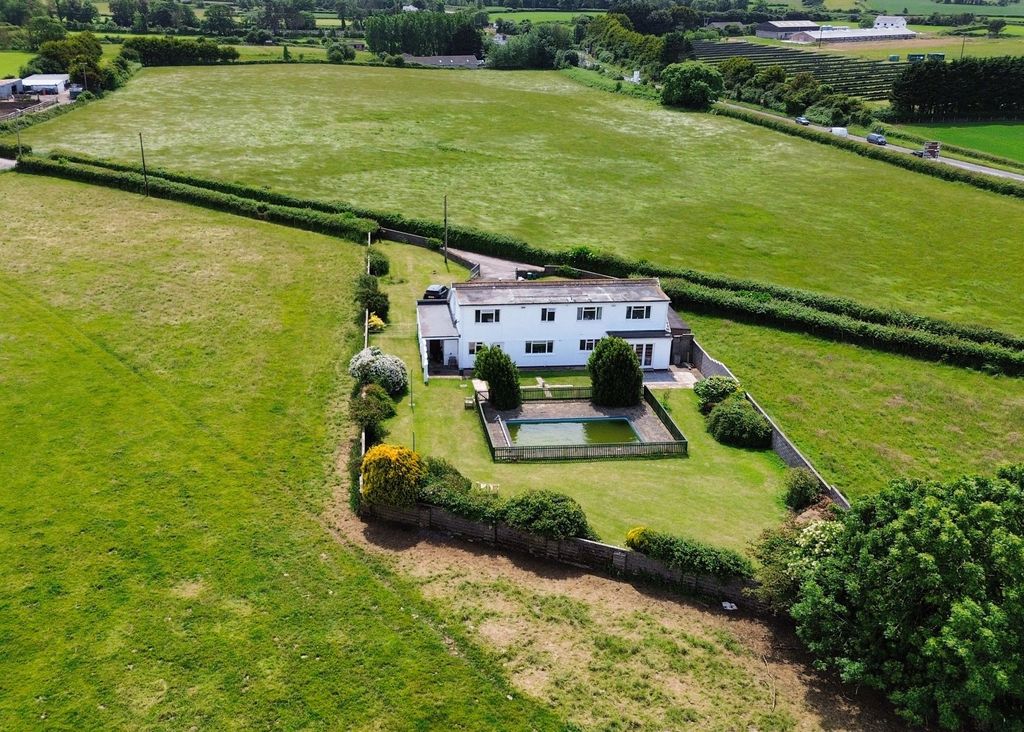 Property photo 1 of 33