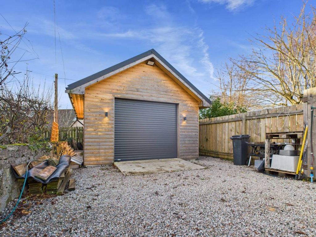 Property photo 2 of 43