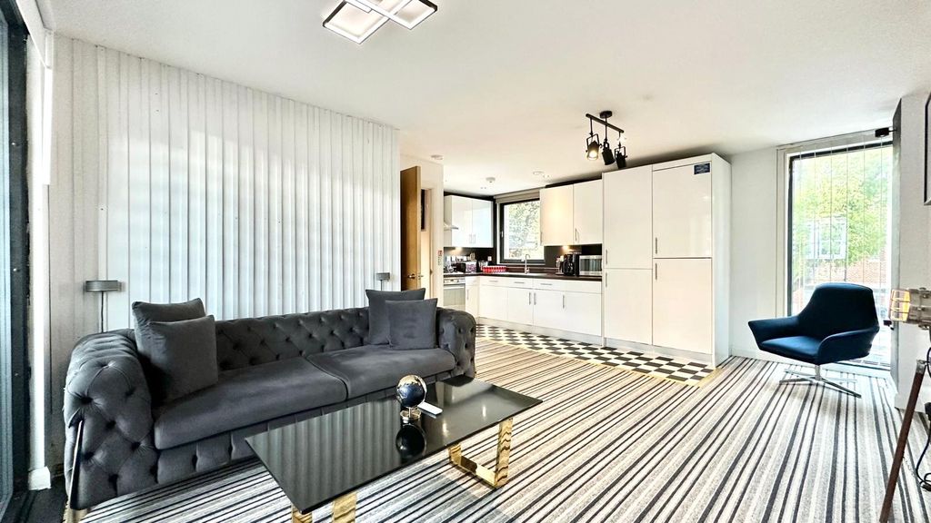 Property photo 2 of 19 Picture No. 11