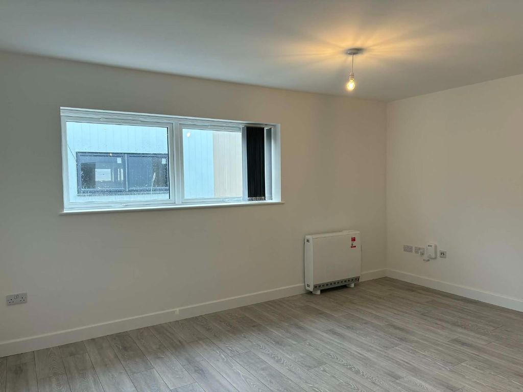 Property photo 2 of 5 Catherine House Flat 5 Kitchen Living 2.Jpg