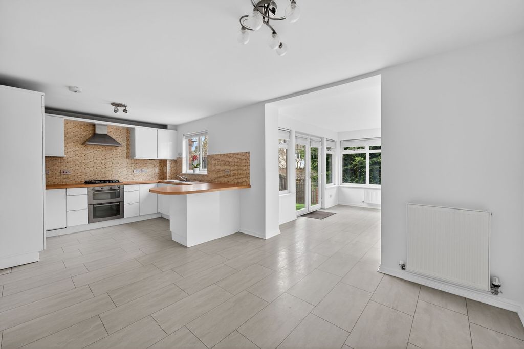 Property photo 3 of 40