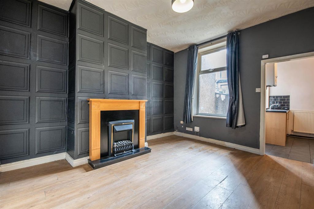 Property photo 3 of 16 Dining Room