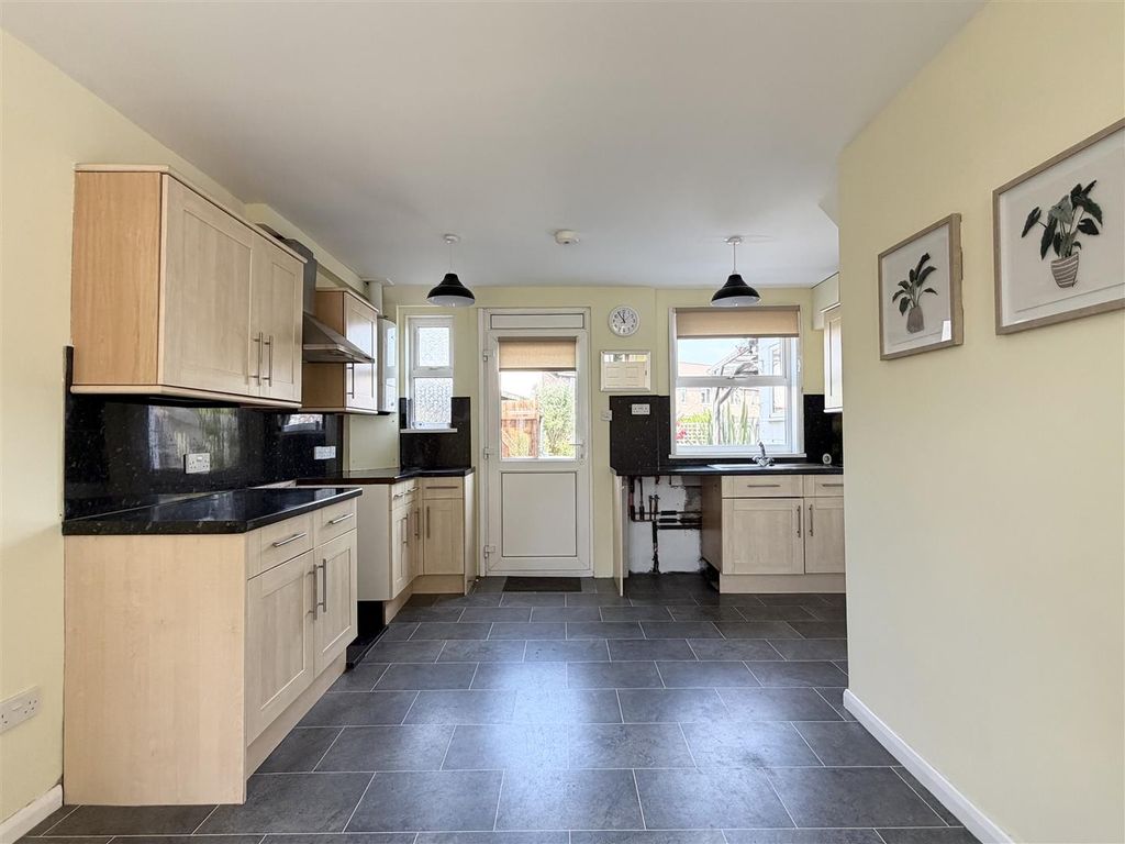 Property photo 3 of 26