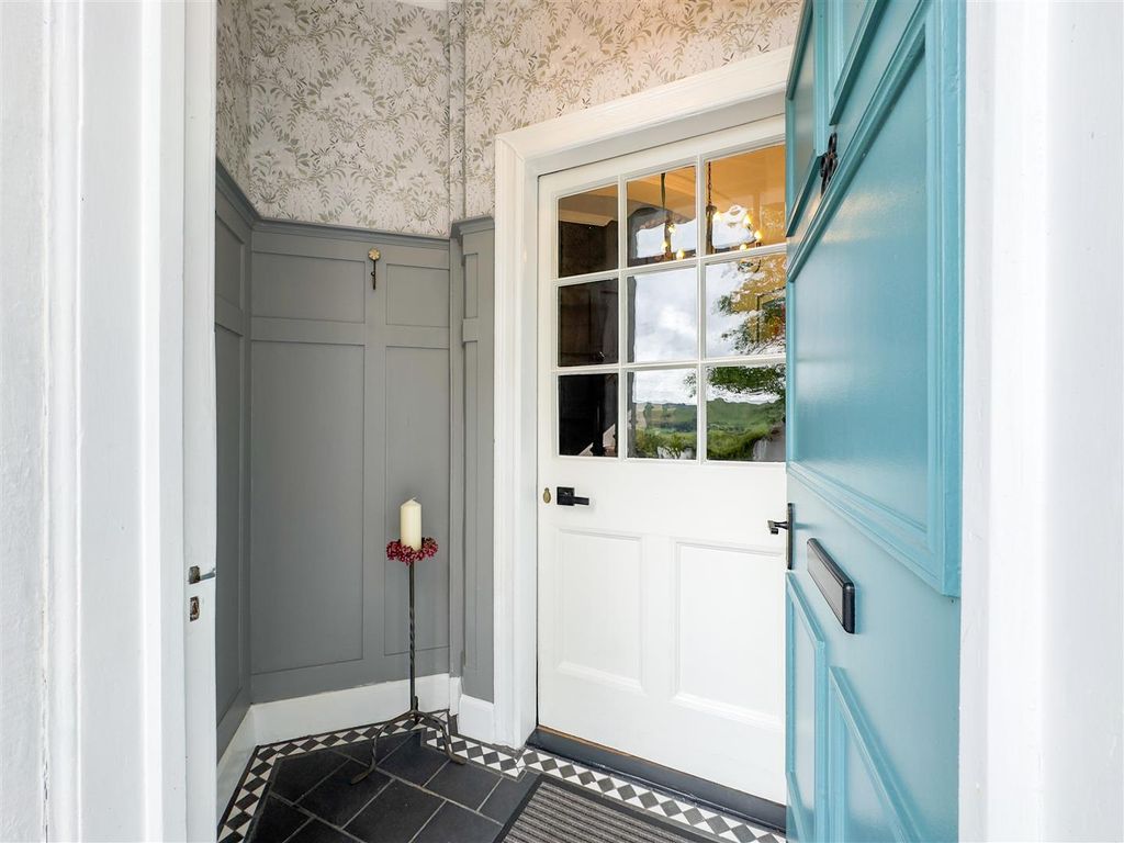 Property photo 2 of 46 Entrance