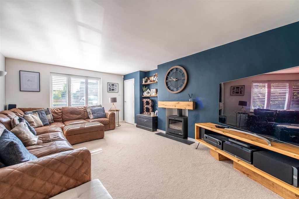 Property photo 3 of 31 12Greatelms-04.Jpg