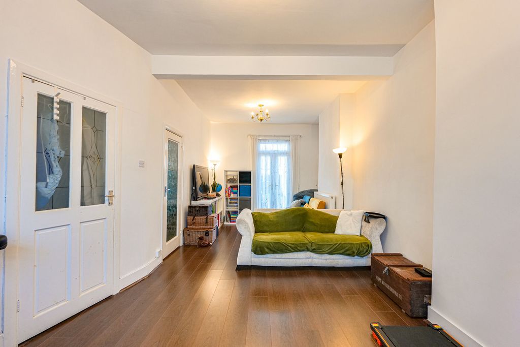 Property photo 2 of 32