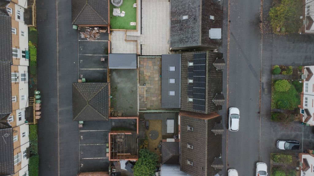 Property photo 2 of 36