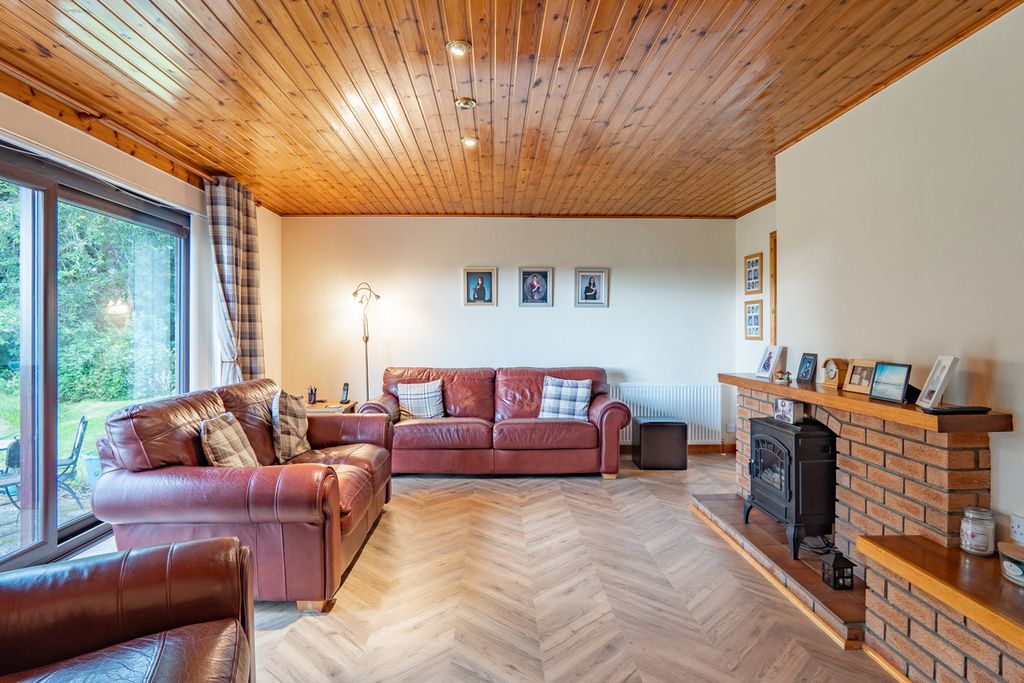 Property photo 3 of 44