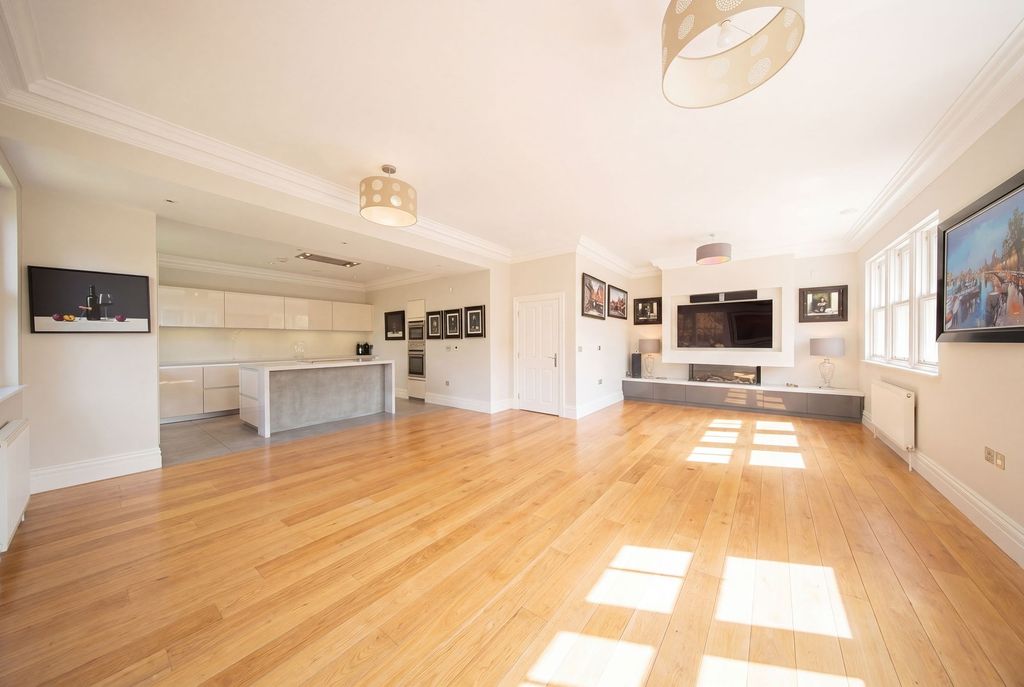 Property photo 3 of 16 Kitchen/Living Area Unfurnished