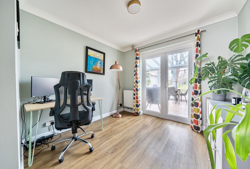 Property photo 3 of 14 1432460-10-69c163...