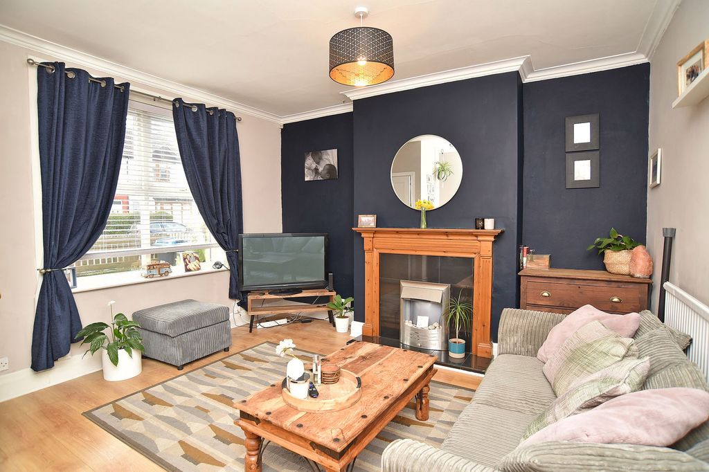 Property photo 2 of 9