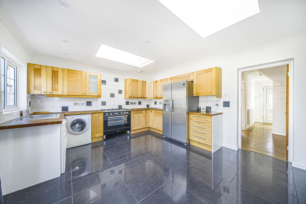 Property photo 2 of 16