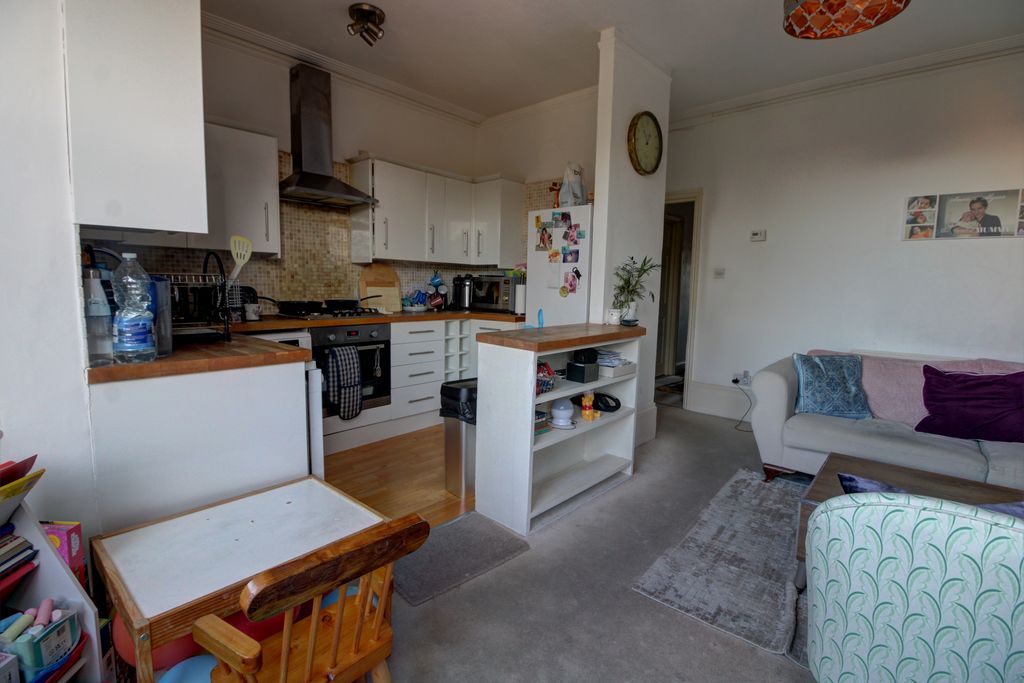 Property photo 3 of 8 Kitbrek