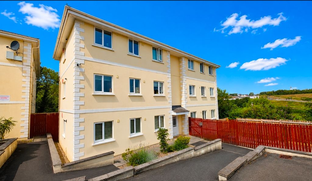 Property photo 2 of 7 Building