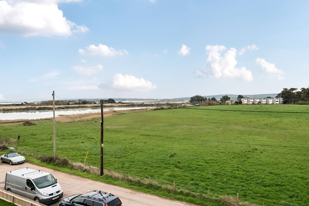 Property photo 2 of 14 968660 (9)