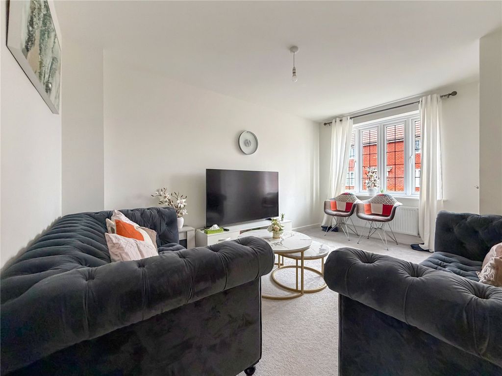 Property photo 2 of 19 Lounge