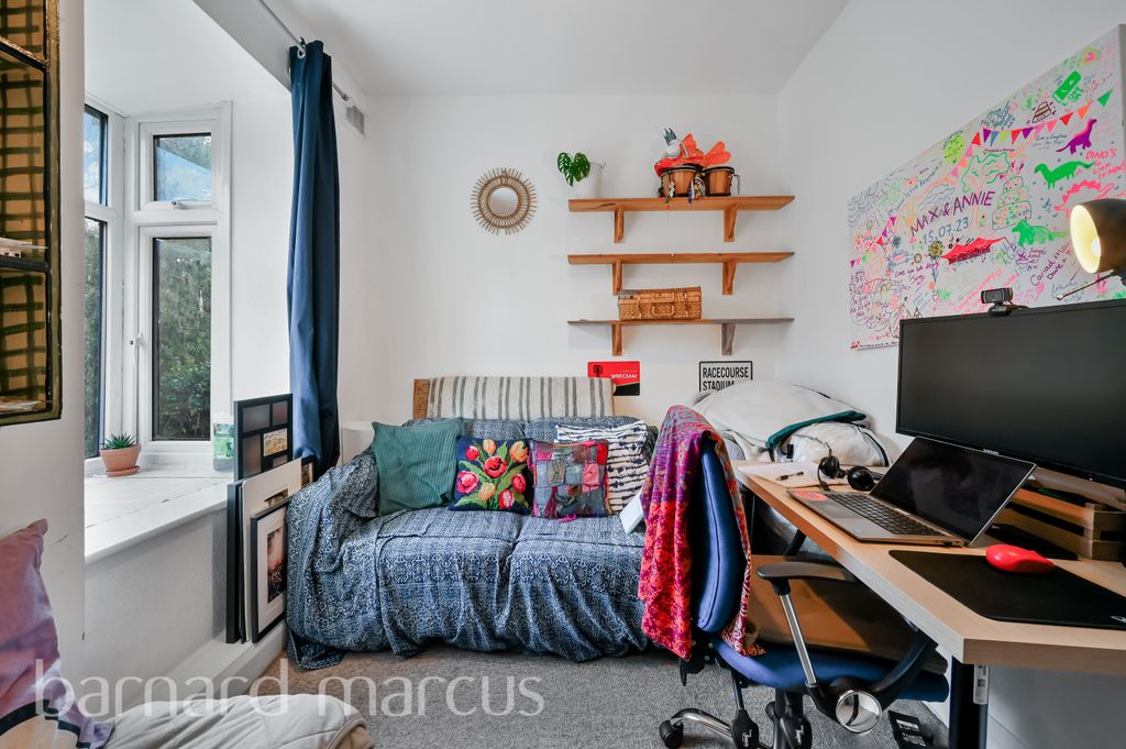 Property photo 2 of 8 Bedroom 1