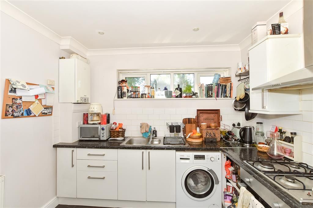 Property photo 3 of 10 Kitchen