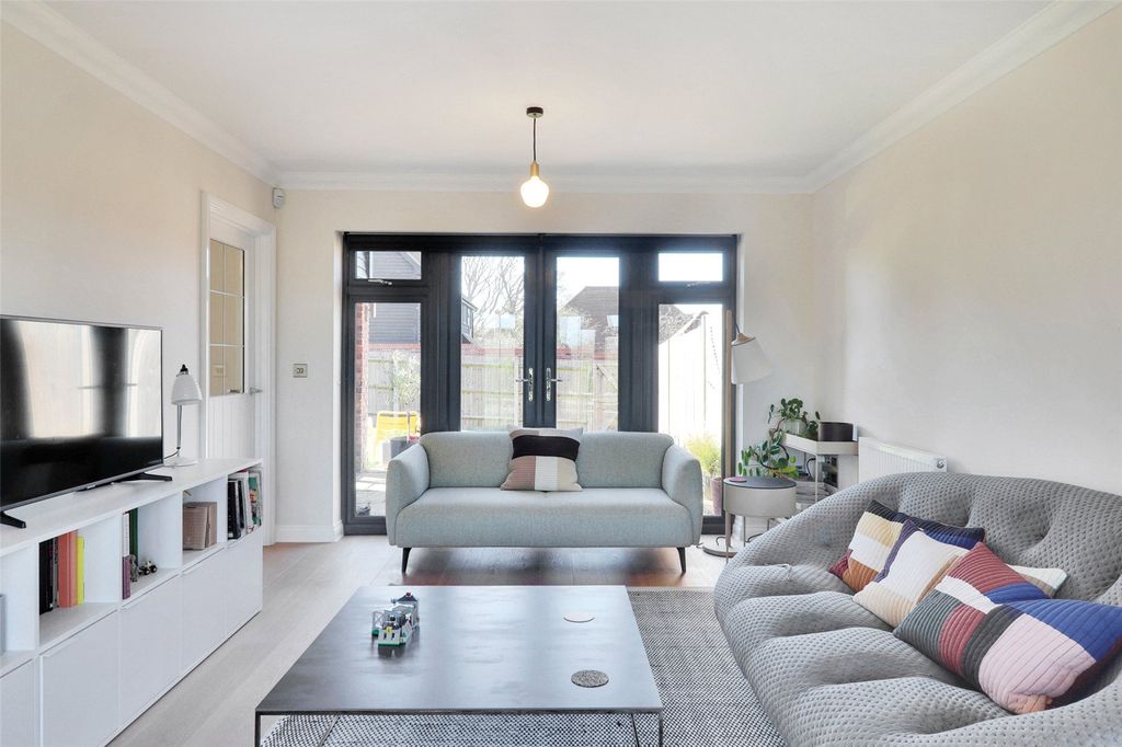 Property photo 3 of 17 Sitting Room