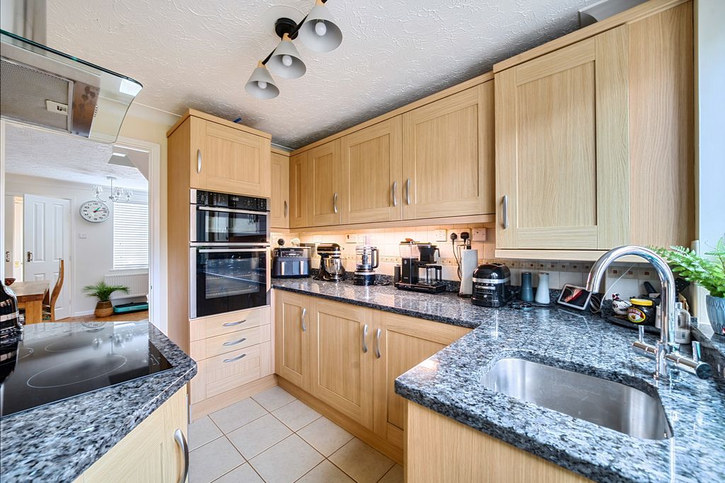 Property photo 2 of 16 14063039698F476Adf2E8