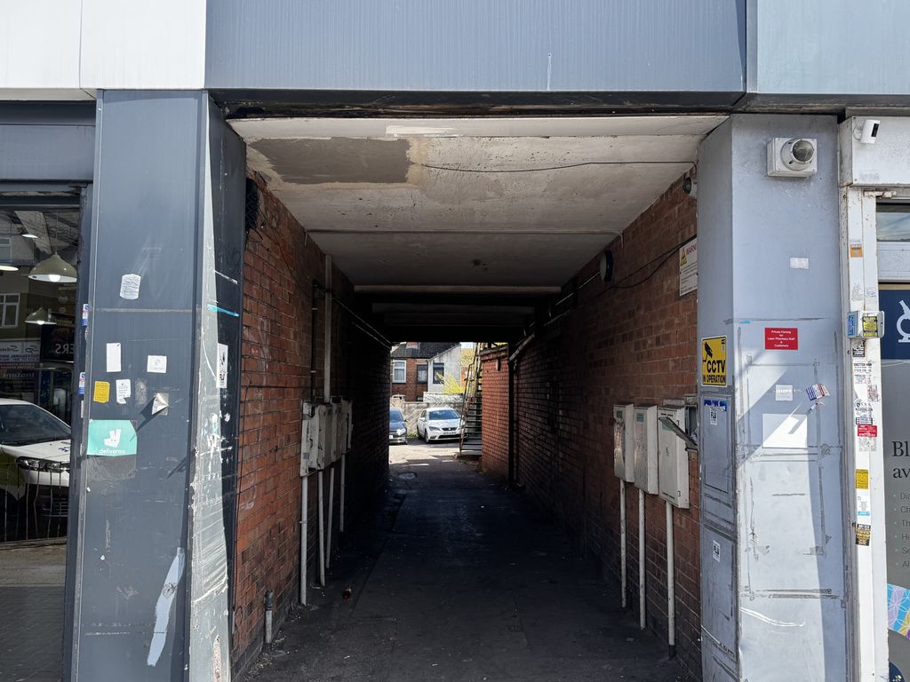 Property photo 2 of 9 Walkway To Flat