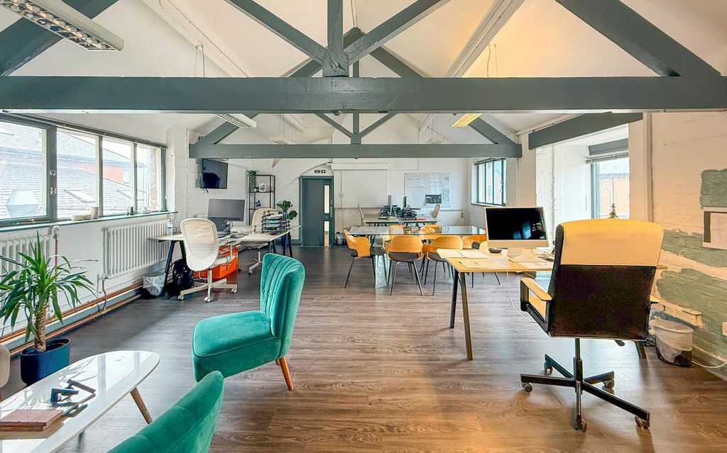 Property photo 2 of 11 10A-Goose-Green_Office-To-Let_Altrincham-37.Png