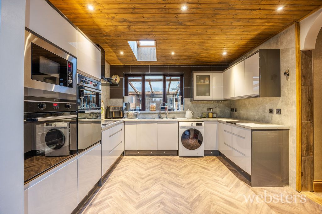 Property photo 2 of 23