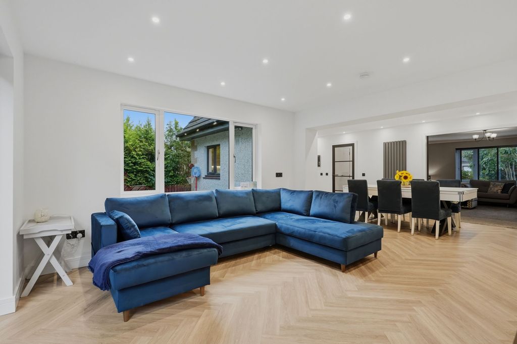 Property photo 1 of 36 Lounge