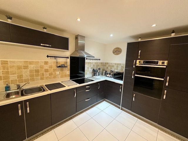 Property photo 2 of 28