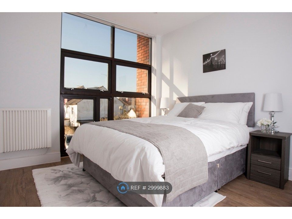Property photo 3 of 8 Bedroom (Furnishings Not Included))