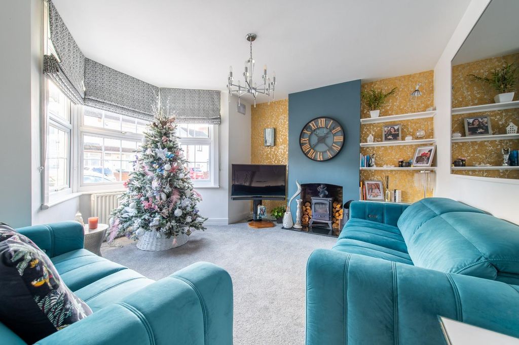 Property photo 3 of 21 Living Room