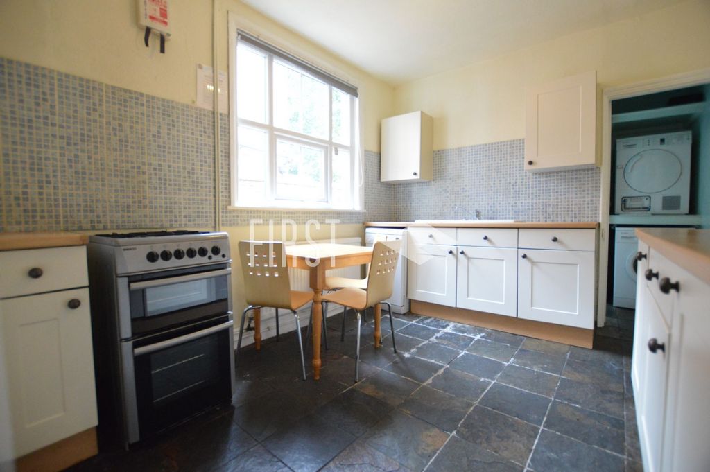 Property photo 1 of 11 Kitchen