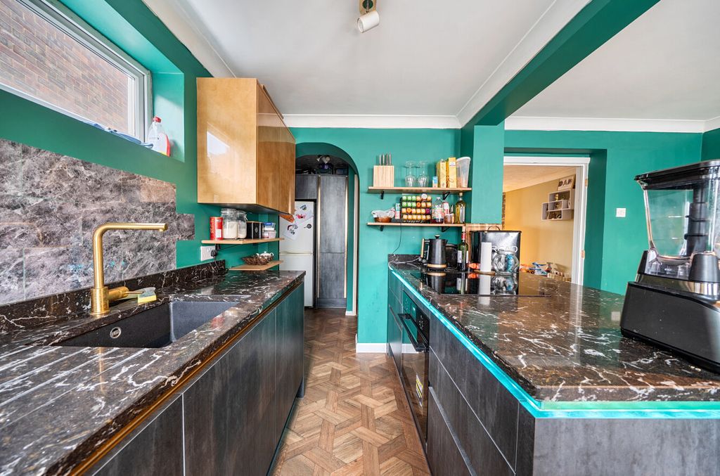 Property photo 3 of 15 1417737-23-69988d...