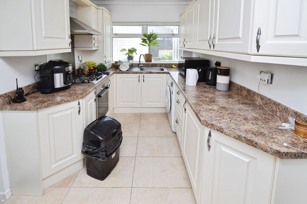 Property photo 2 of 14 0Ea4B7Ed-Kitchen