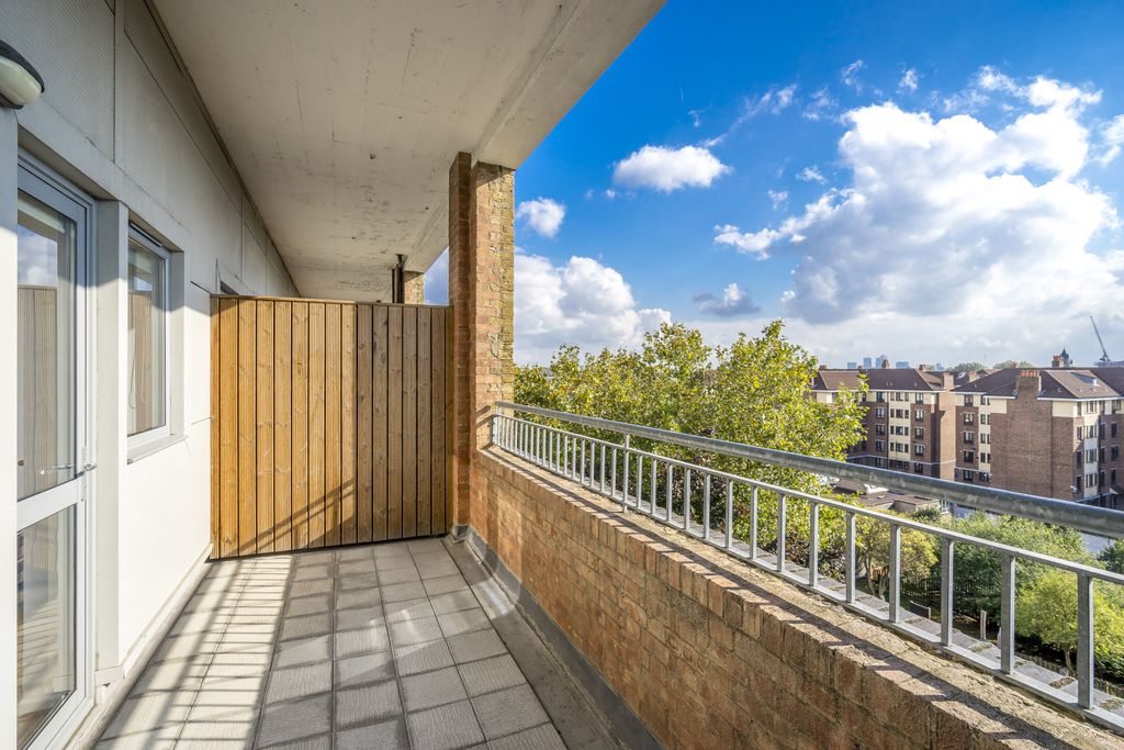 Property photo 2 of 12