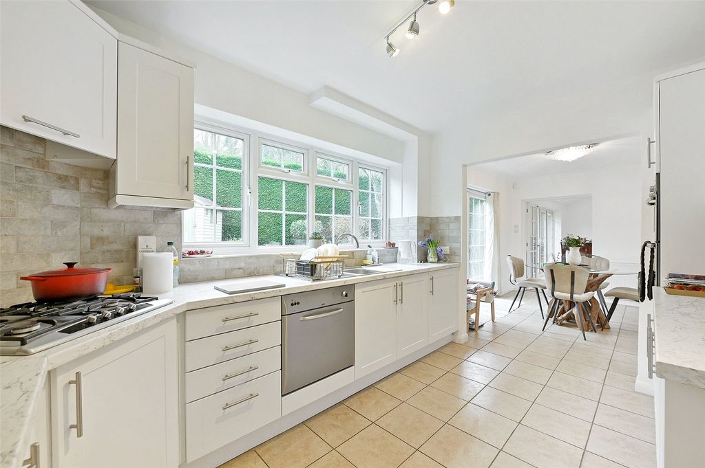 Property photo 2 of 15 Picture No. 10