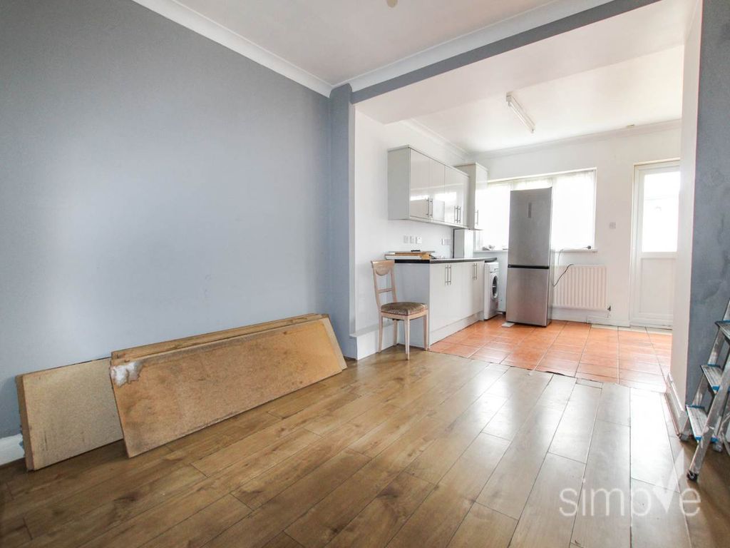 Property photo 3 of 13 Img_4624