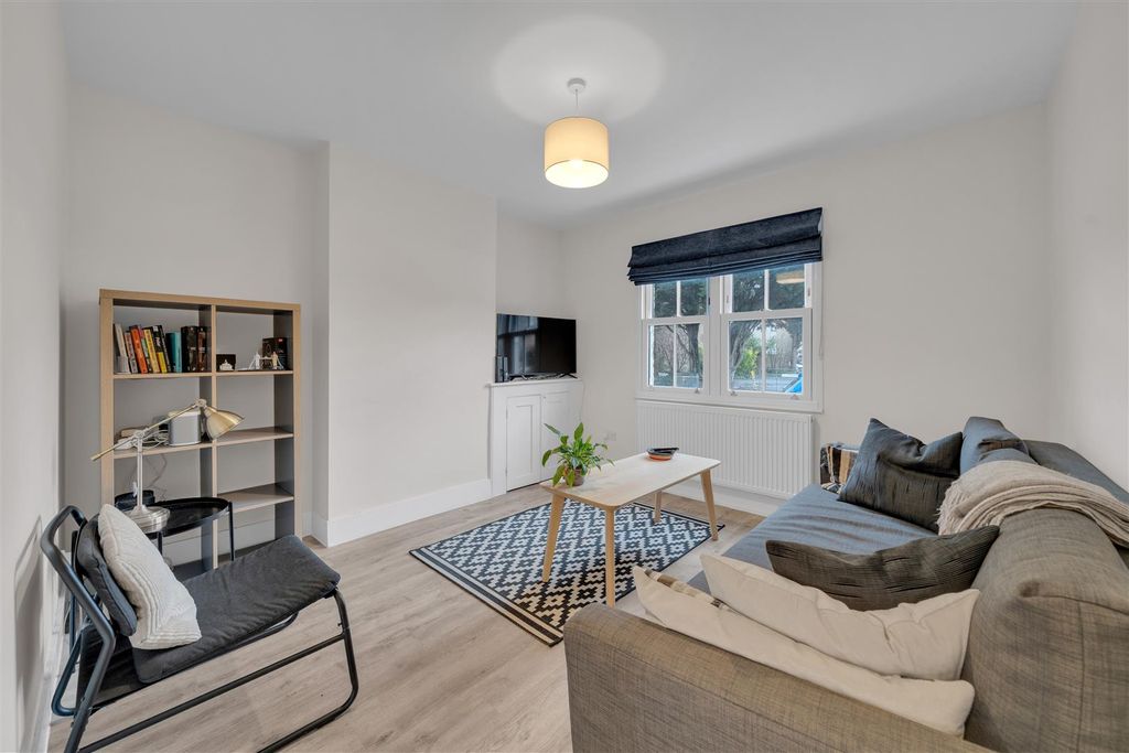 Property photo 1 of 17 Living Room