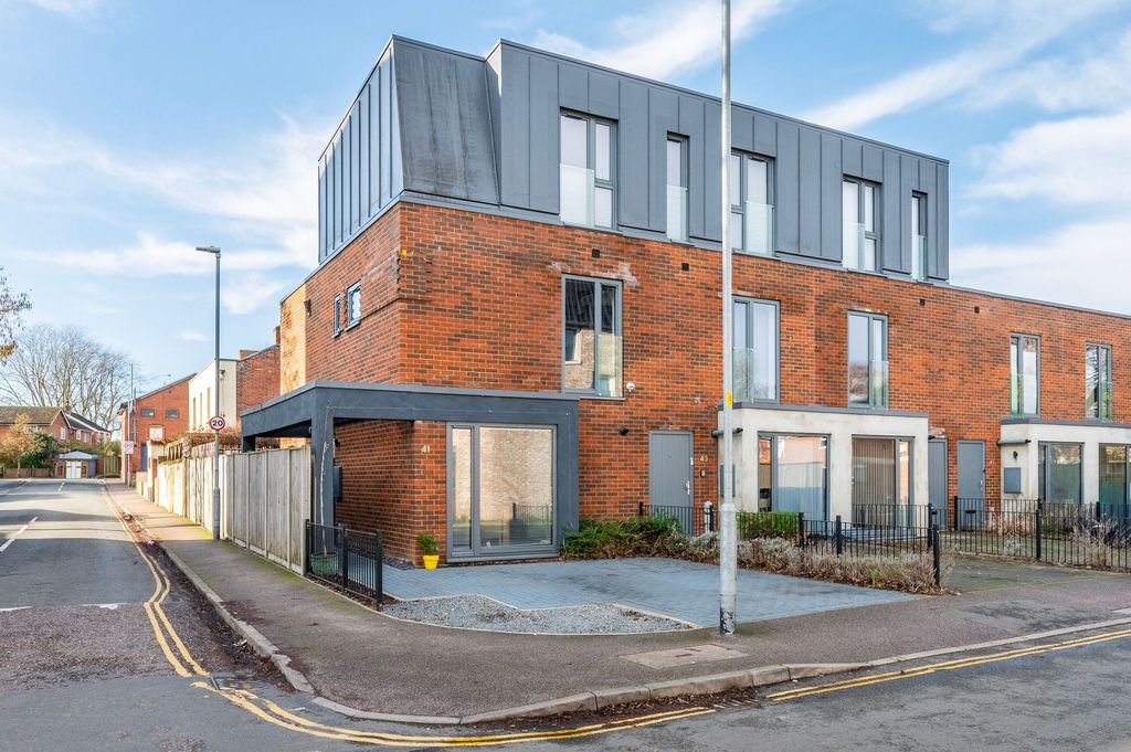 Property photo 1 of 20