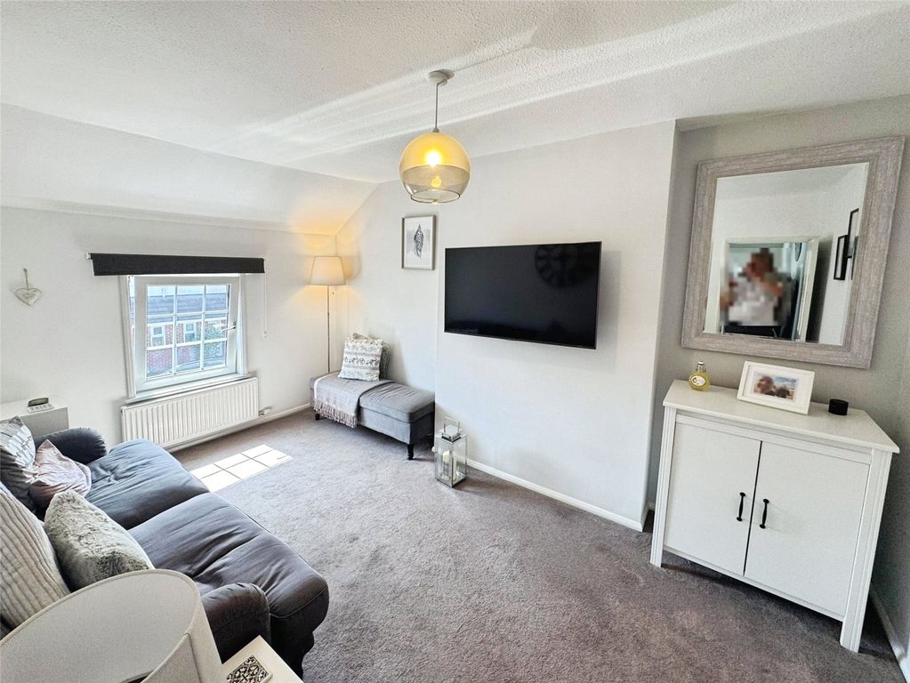 Property photo 2 of 8 Lounge