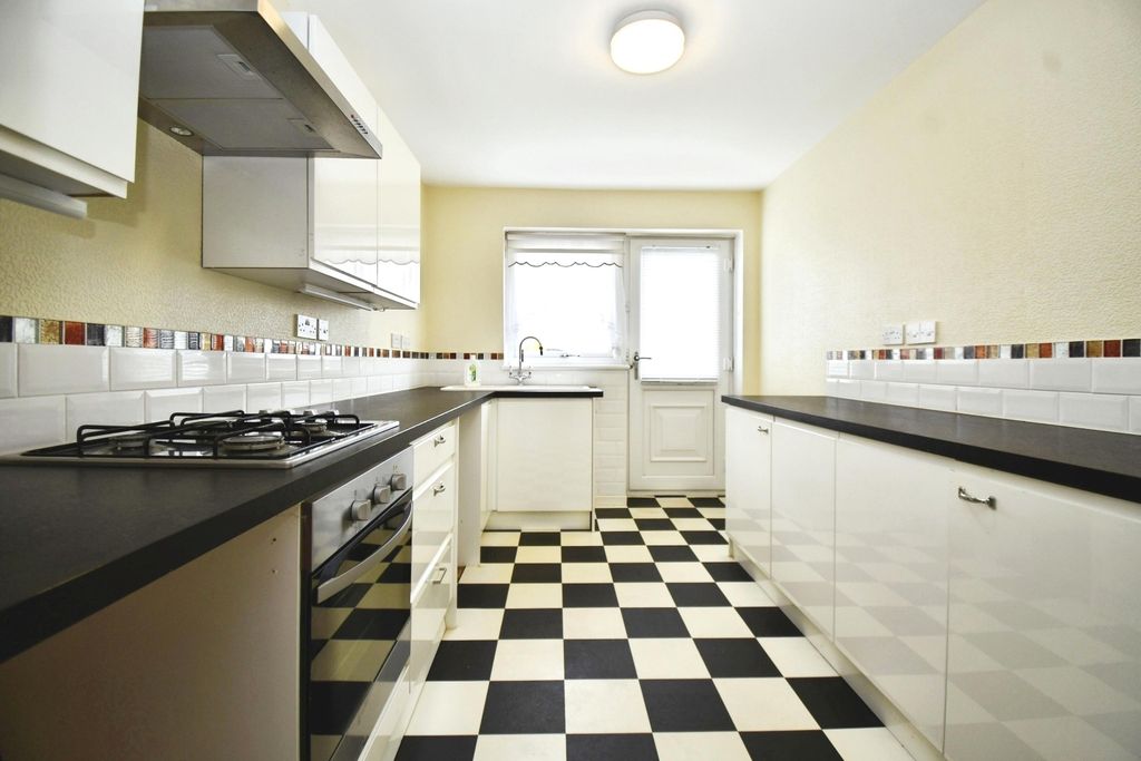 Property photo 2 of 18 Kitchen