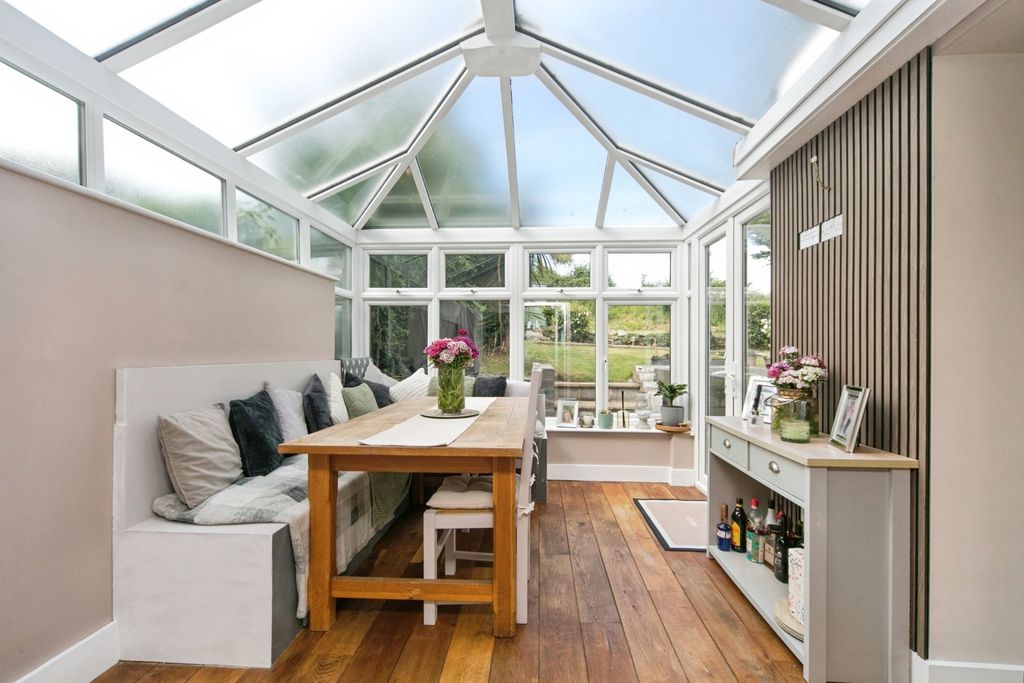 Property photo 3 of 19 Pbox-Img.Jpg