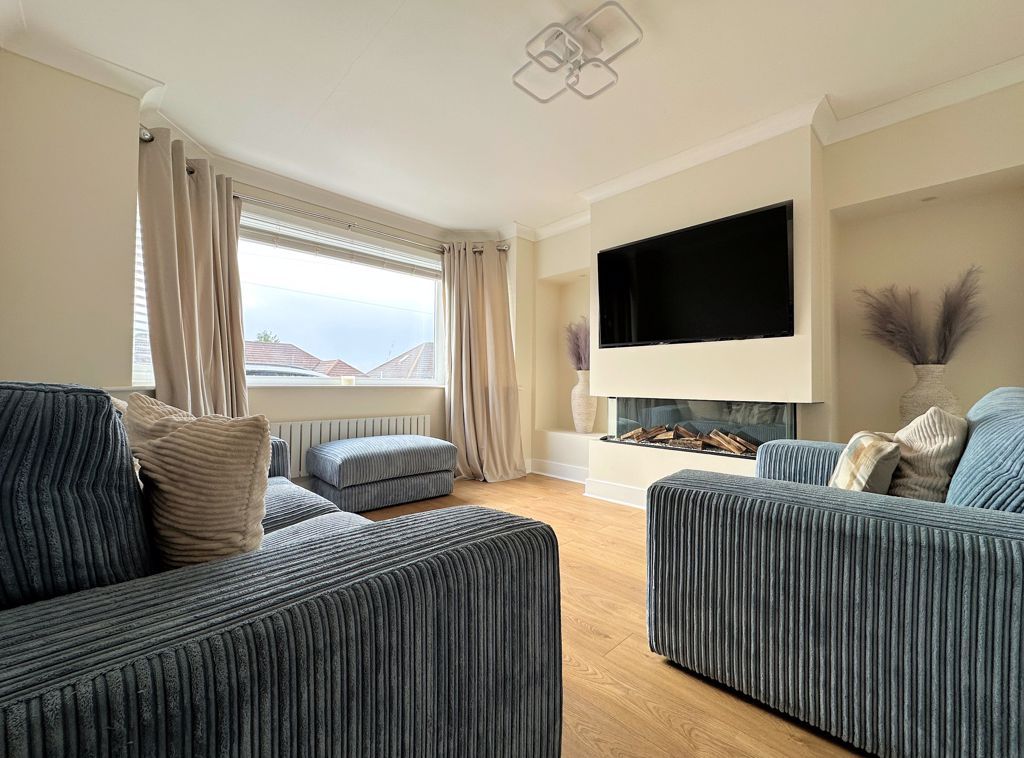 Property photo 2 of 24 Lounge