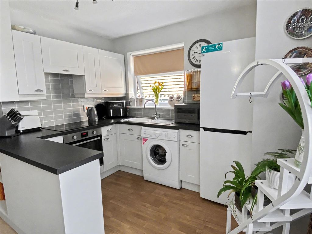 Property photo 3 of 8 18 Griffin Court Kitchen.Jpg