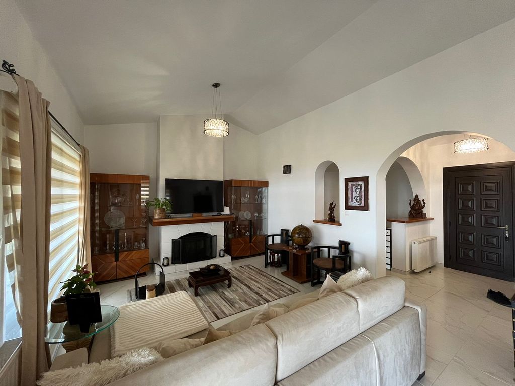 Property photo 3 of 48